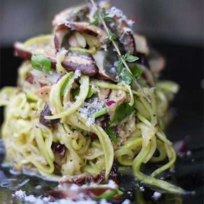 Tonnarelli de courgettes aux champignons et graines de pavot